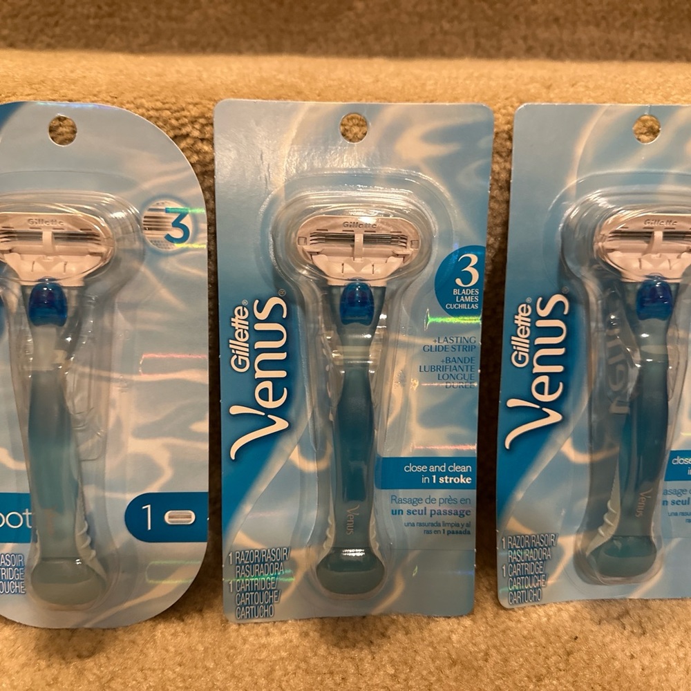 Venus Smooth Women's Razor Handle with 1 Blade Refill bundle of 3